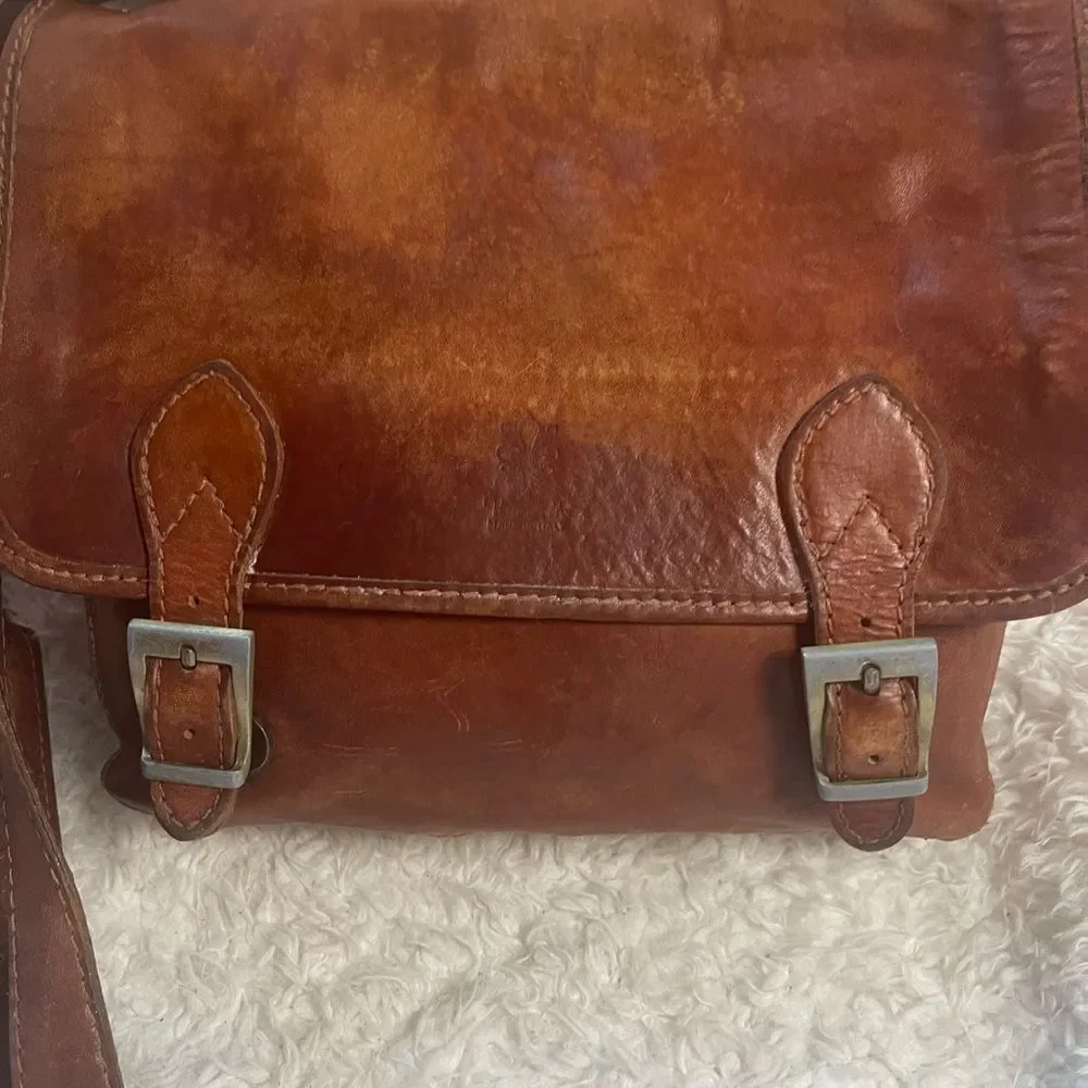 Vera pelle made in Italy leather faded brown messenger Bag with rustic hardware